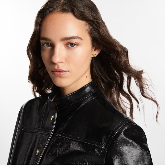 LOUIS VUITTON Gold Essential V Stud Earrings - Picture 3 of 9